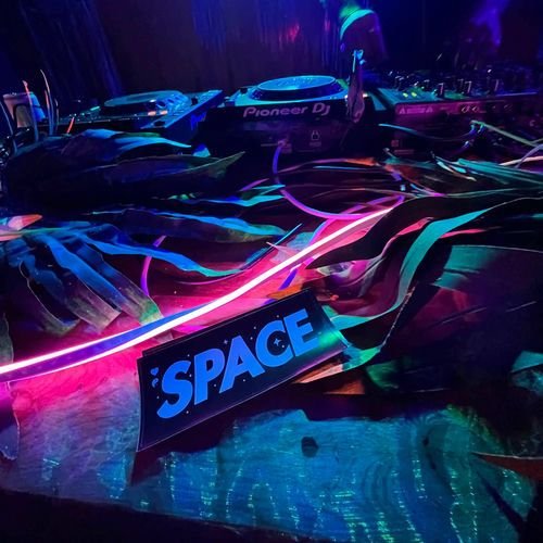 Spaceship (feat. Sordez)