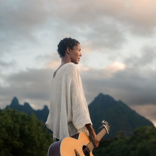 Ayọ — foto oficial